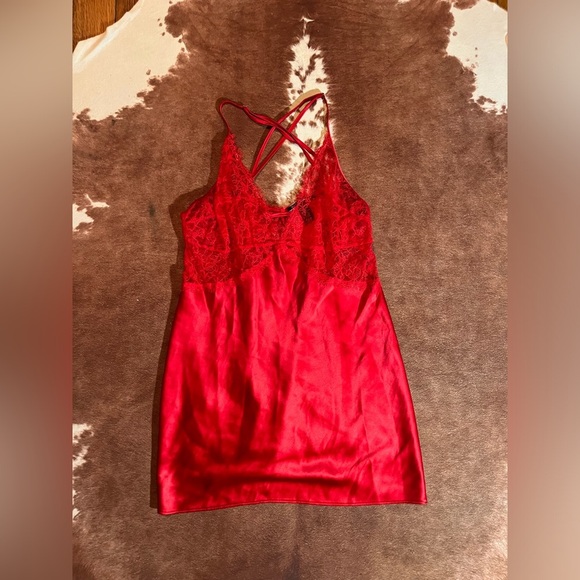 Victoria's Secret lace chemise 
size large 
No flaws - Picture 1 of 4